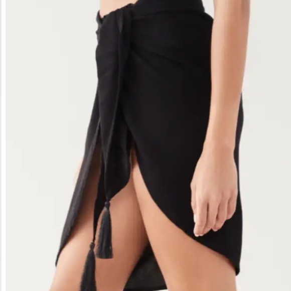 Solido Tassel Sarong - Picture 3 of 4